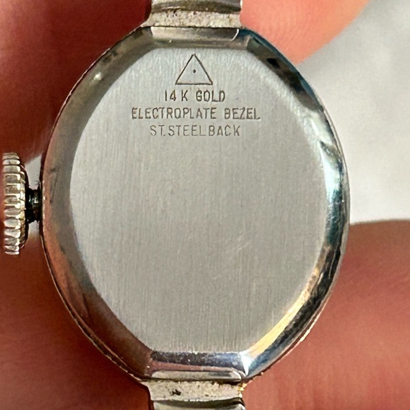 Vintage Benrus 14K Gold Dainty Watch - Picture 4 of 15